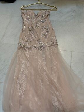 Gorgeous true vintage Gigi size 2 dress in soft pink. Stunning!!